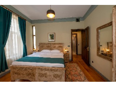 402 Pera Suite